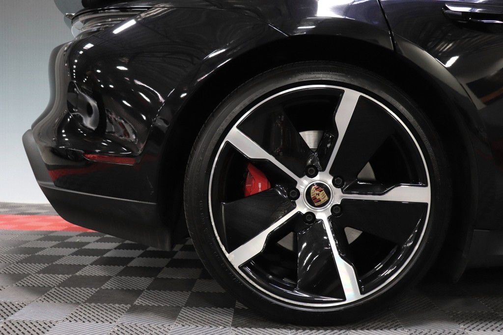 Photo 79 of this PORSCHE TAYCAN 4S