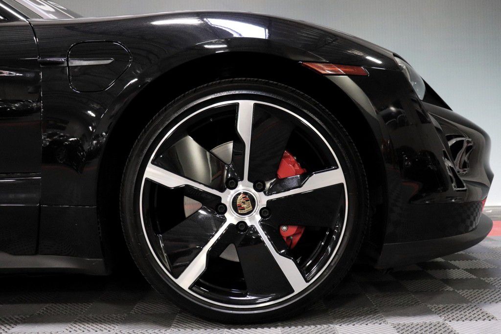 Photo 80 of this PORSCHE TAYCAN 4S