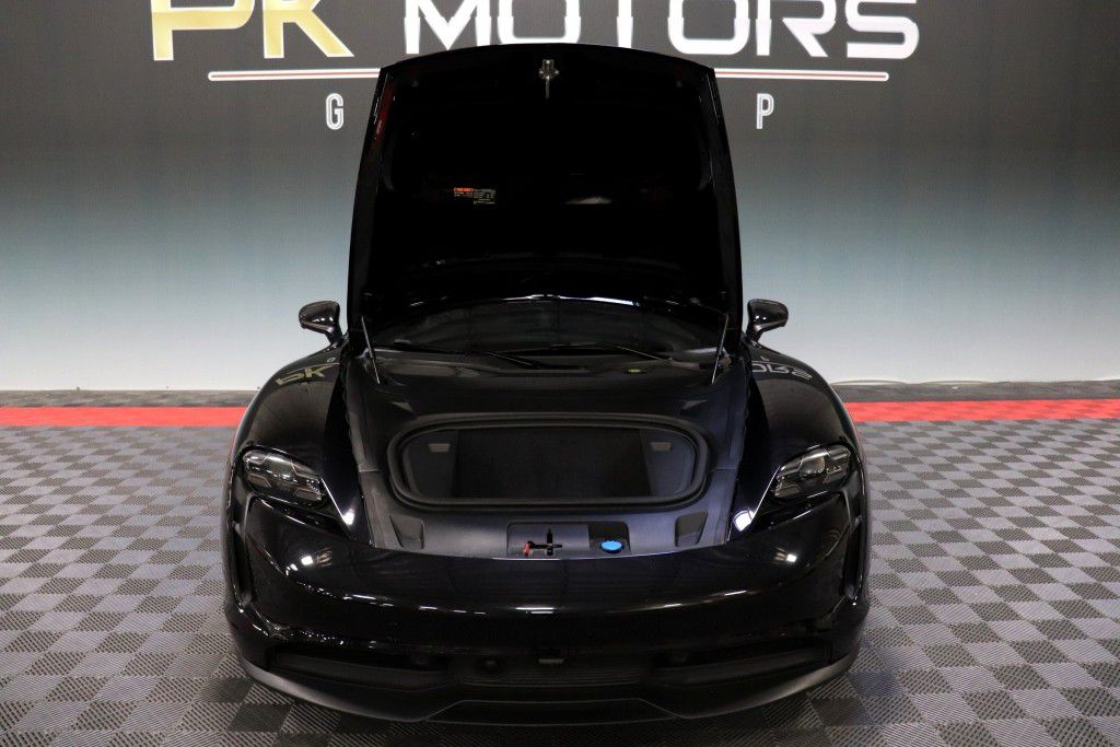 Photo 81 of this PORSCHE TAYCAN 4S