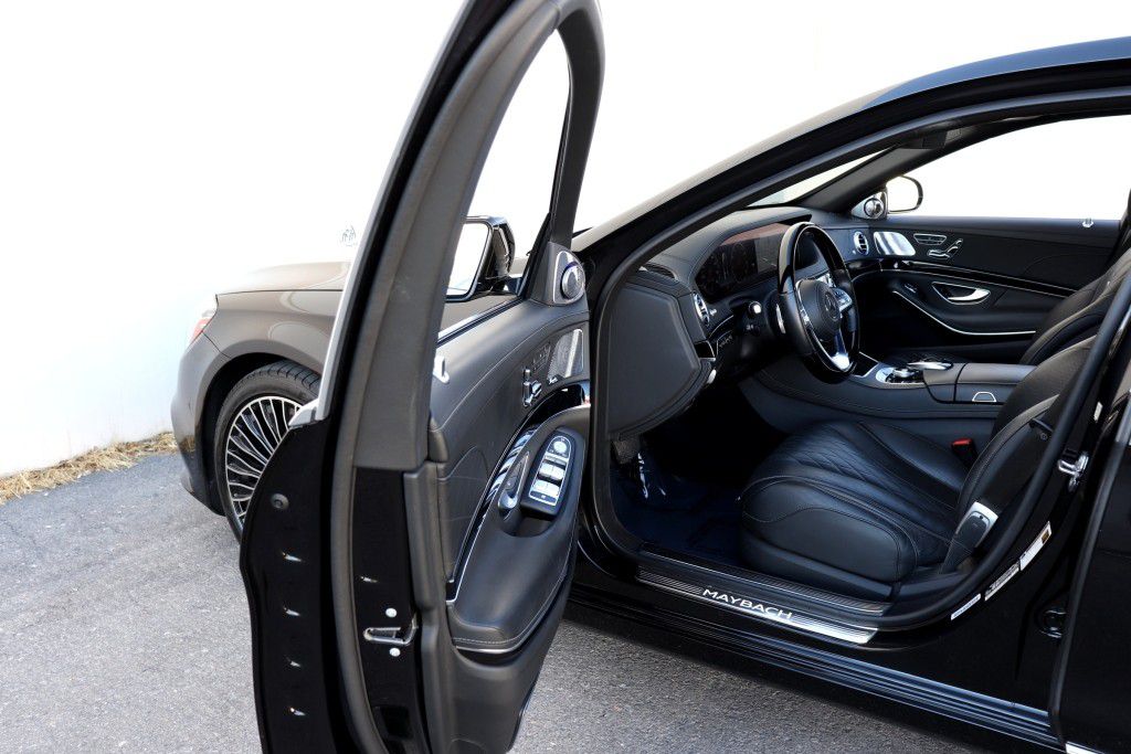 Photo 2 of this MERCEDES-BENZ MAYBACH S650