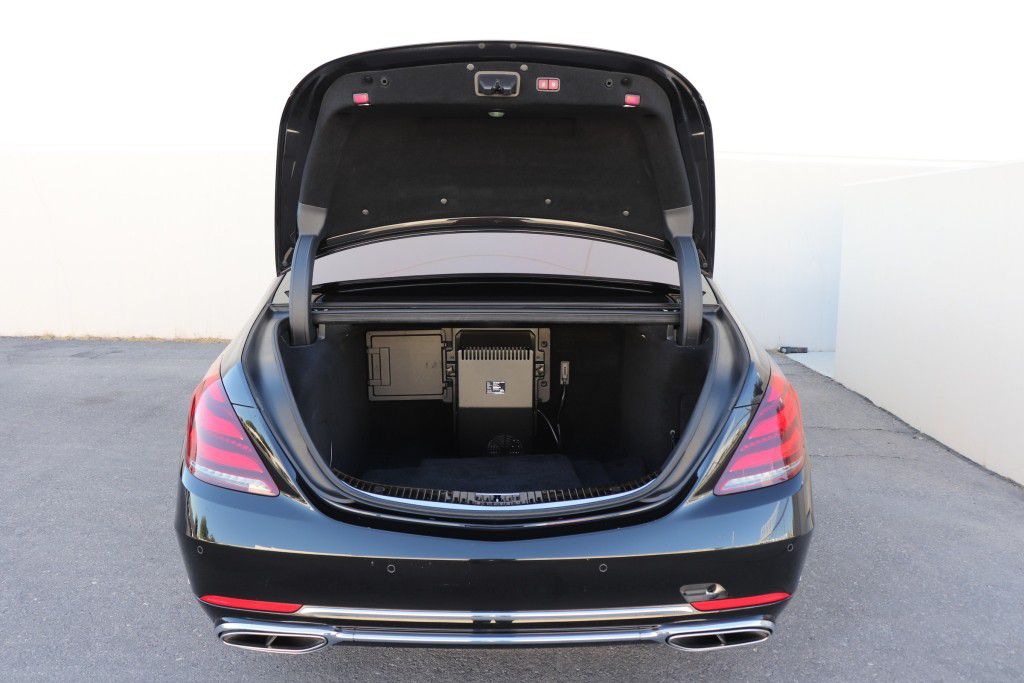 Photo 24 of this MERCEDES-BENZ MAYBACH S650