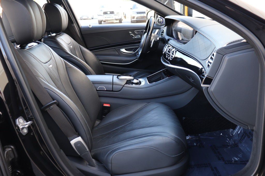 Photo 32 of this MERCEDES-BENZ MAYBACH S650