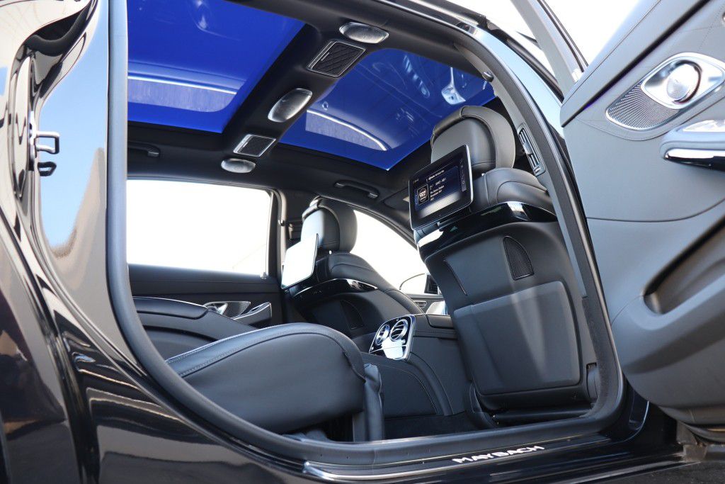 Photo 36 of this MERCEDES-BENZ MAYBACH S650