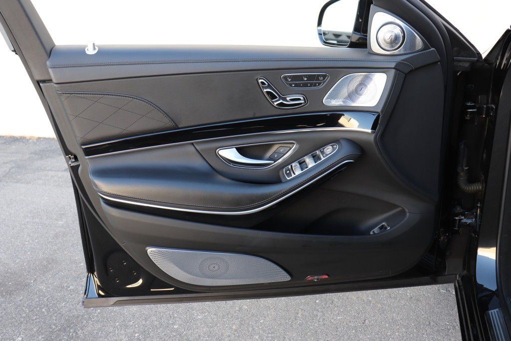 Photo 38 of this MERCEDES-BENZ MAYBACH S650