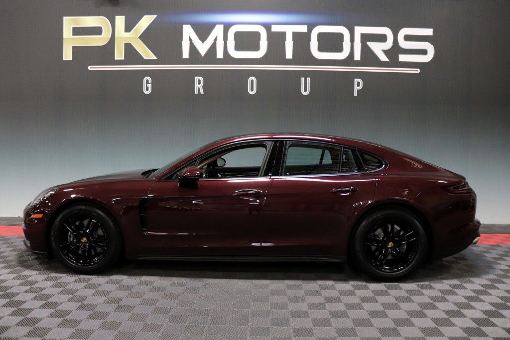 Photo 3 of this PORSCHE PANAMERA