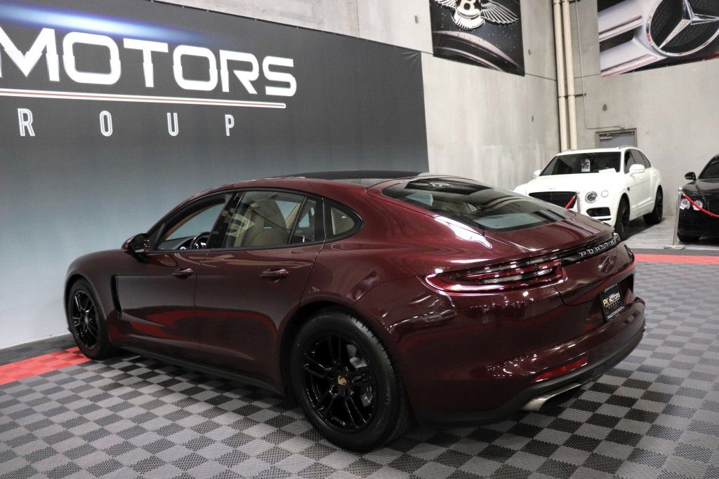 Photo 4 of this PORSCHE PANAMERA