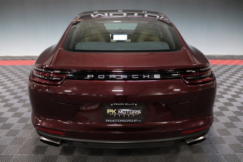 Photo 7 of this PORSCHE PANAMERA