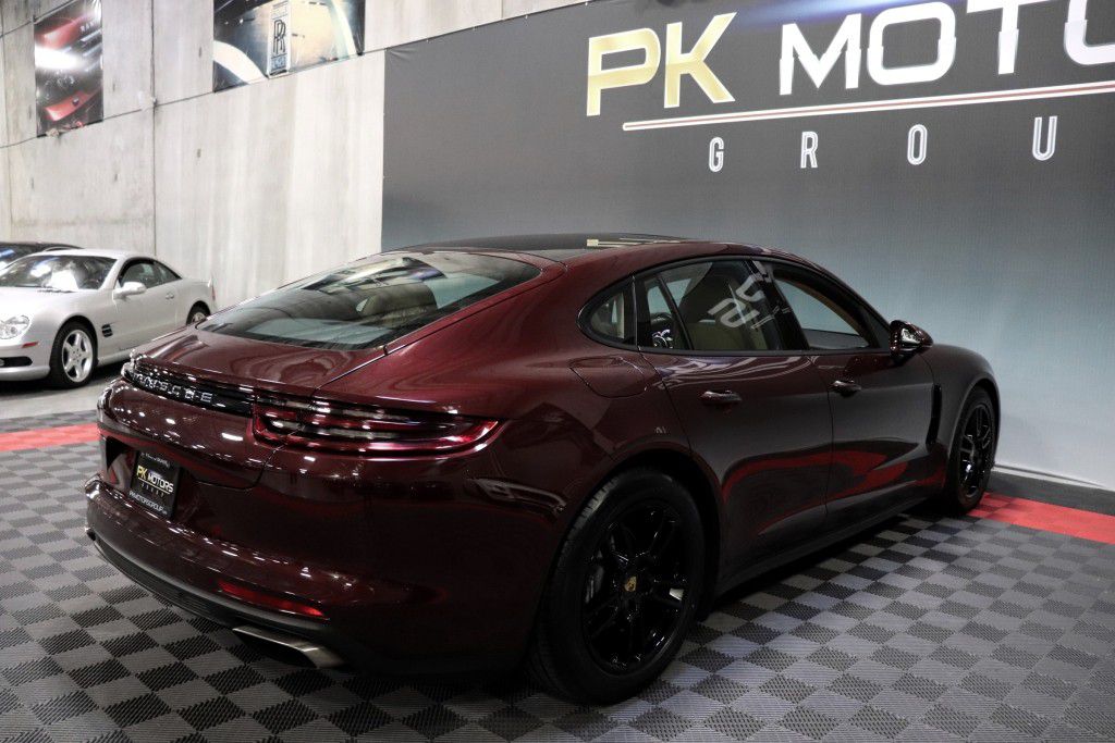 Photo 9 of this PORSCHE PANAMERA