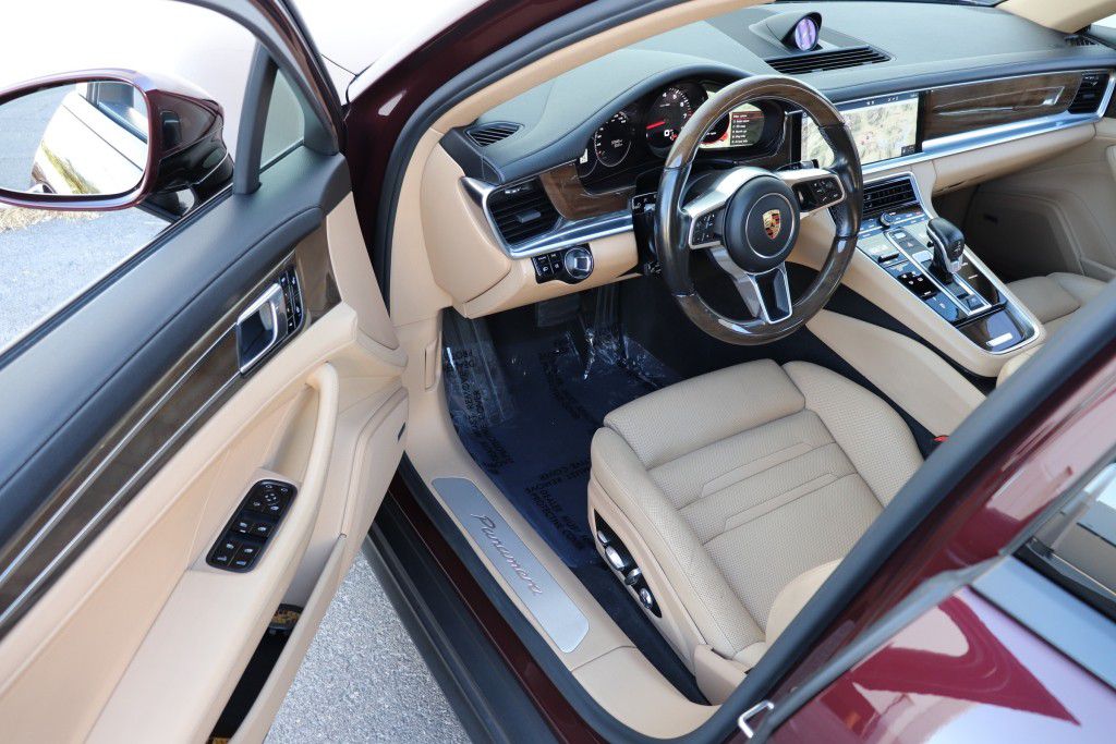 Photo 15 of this PORSCHE PANAMERA