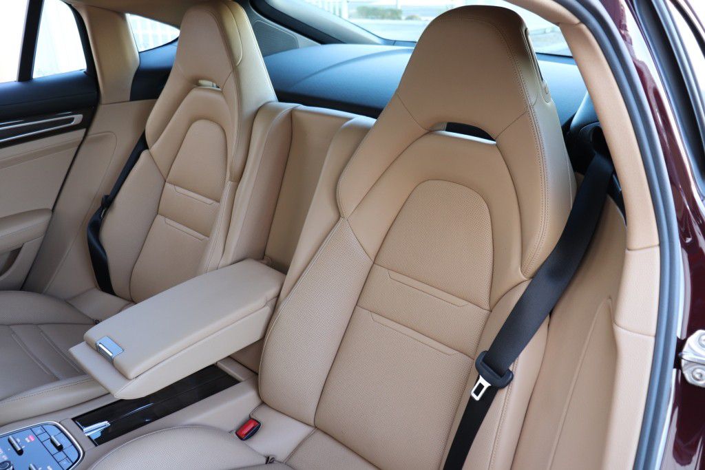 Photo 21 of this PORSCHE PANAMERA