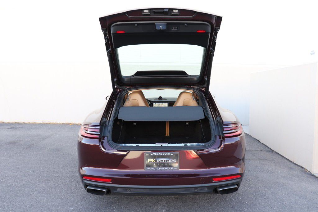 Photo 22 of this PORSCHE PANAMERA