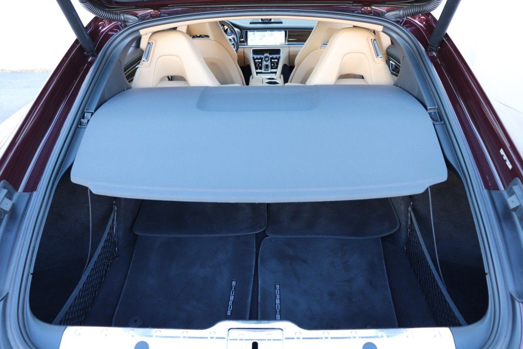 Photo 26 of this PORSCHE PANAMERA