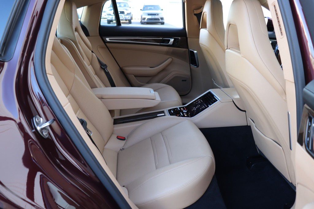 Photo 29 of this PORSCHE PANAMERA