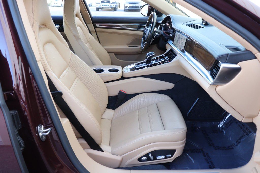 Photo 33 of this PORSCHE PANAMERA