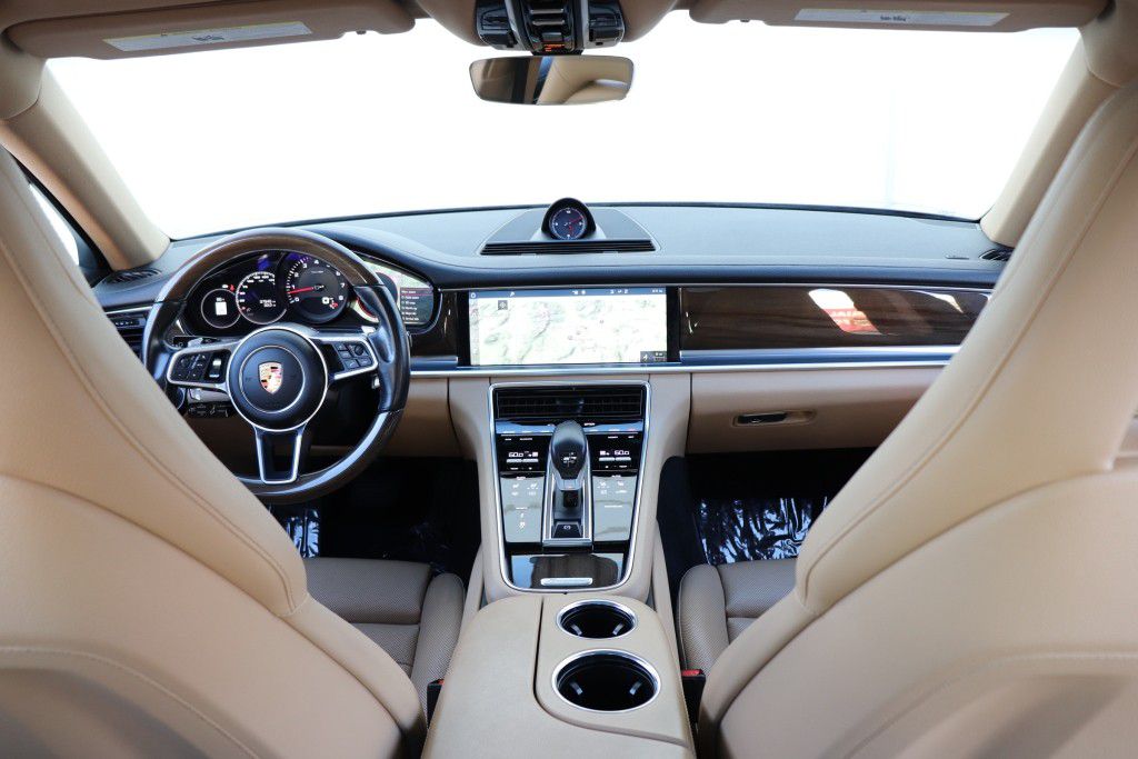 Photo 35 of this PORSCHE PANAMERA