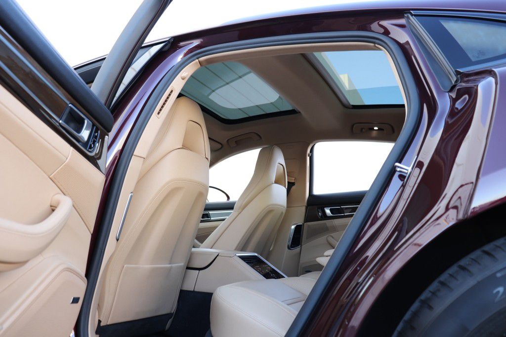 Photo 37 of this PORSCHE PANAMERA