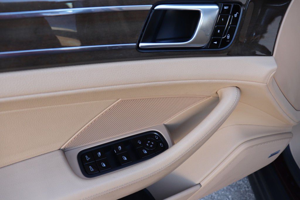 Photo 39 of this PORSCHE PANAMERA