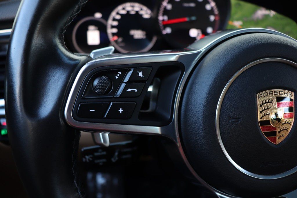 Photo 41 of this PORSCHE PANAMERA