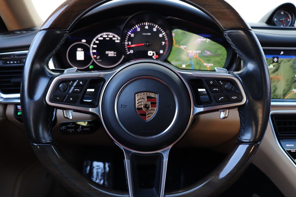 Photo 42 of this PORSCHE PANAMERA