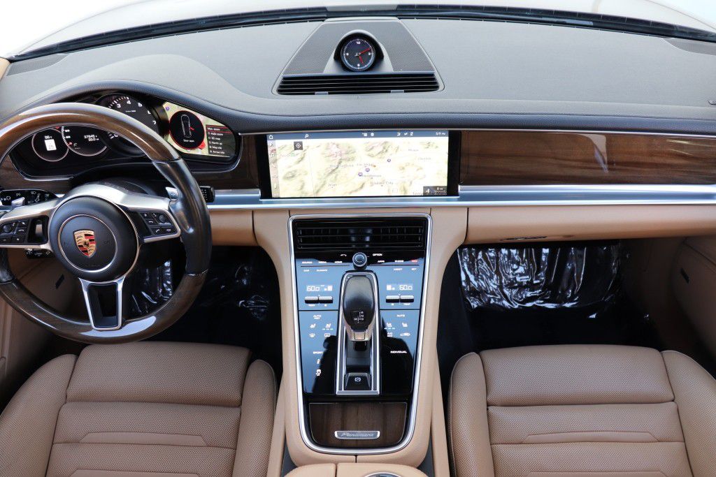 Photo 47 of this PORSCHE PANAMERA