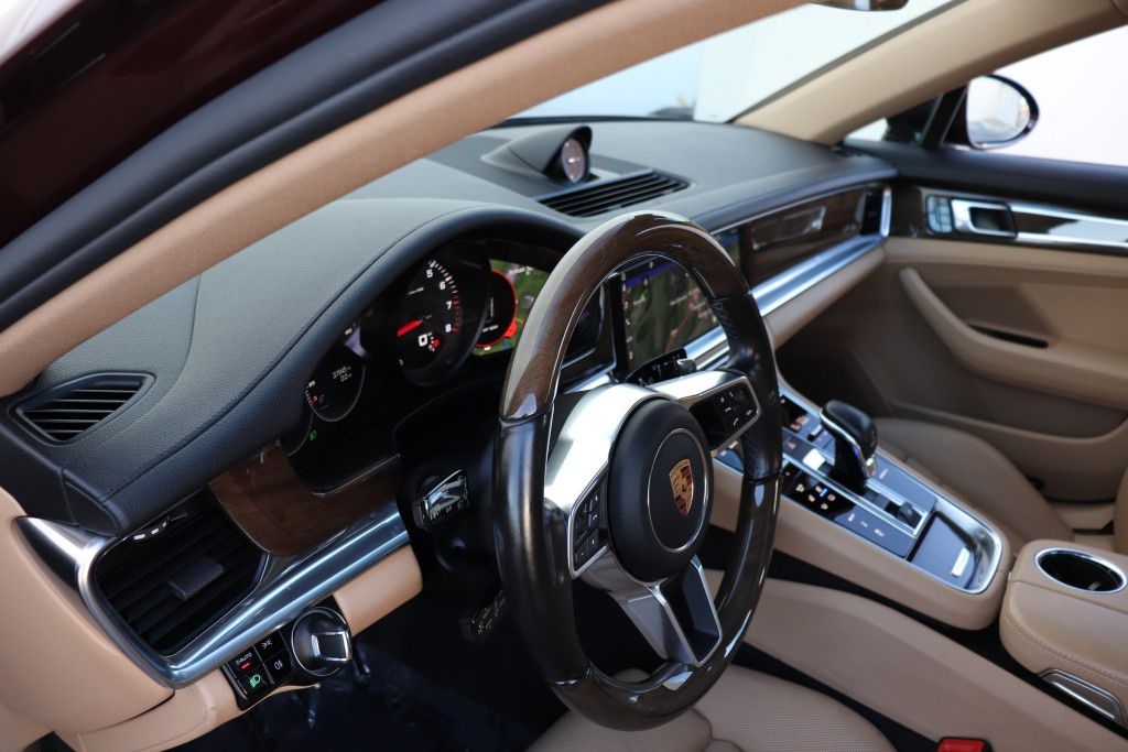 Photo 52 of this PORSCHE PANAMERA