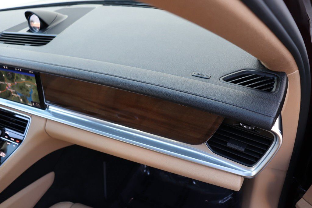 Photo 53 of this PORSCHE PANAMERA