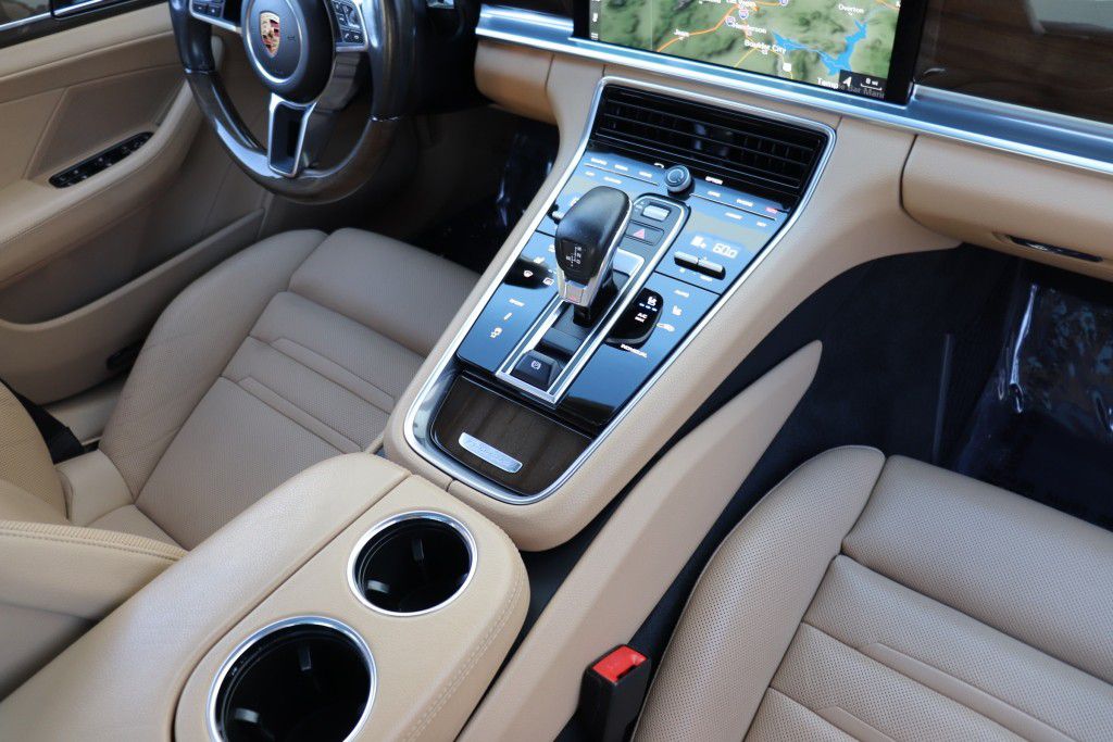 Photo 56 of this PORSCHE PANAMERA