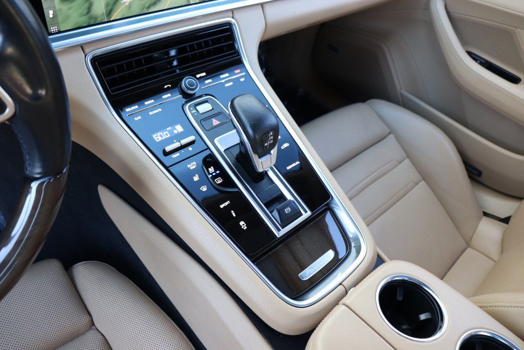 Photo 57 of this PORSCHE PANAMERA