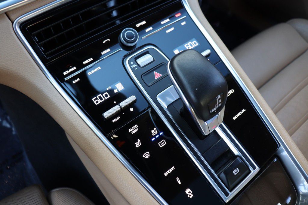Photo 58 of this PORSCHE PANAMERA