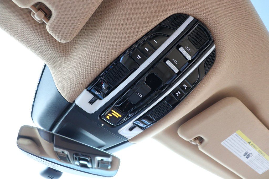 Photo 60 of this PORSCHE PANAMERA