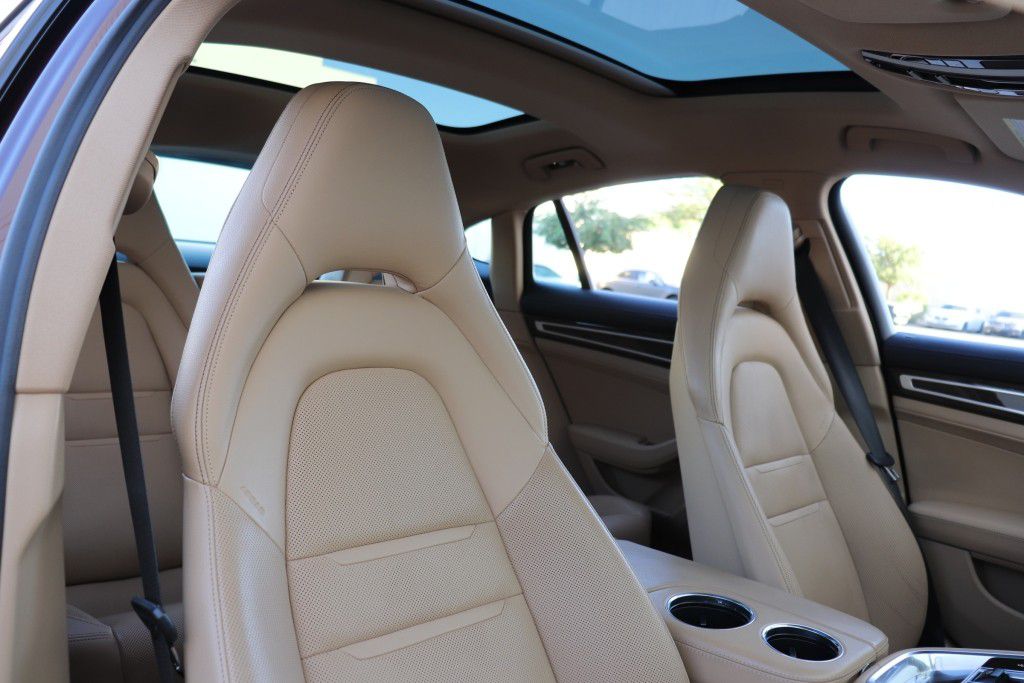 Photo 61 of this PORSCHE PANAMERA