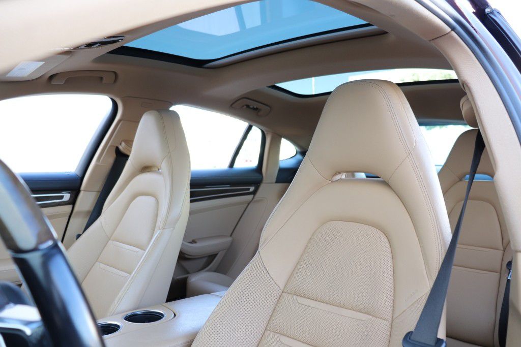 Photo 63 of this PORSCHE PANAMERA