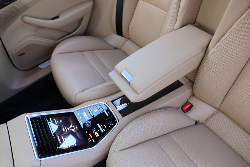 Photo 65 of this PORSCHE PANAMERA