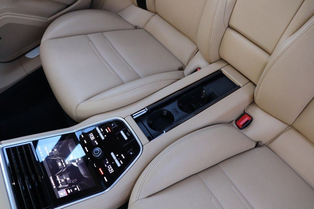 Photo 68 of this PORSCHE PANAMERA