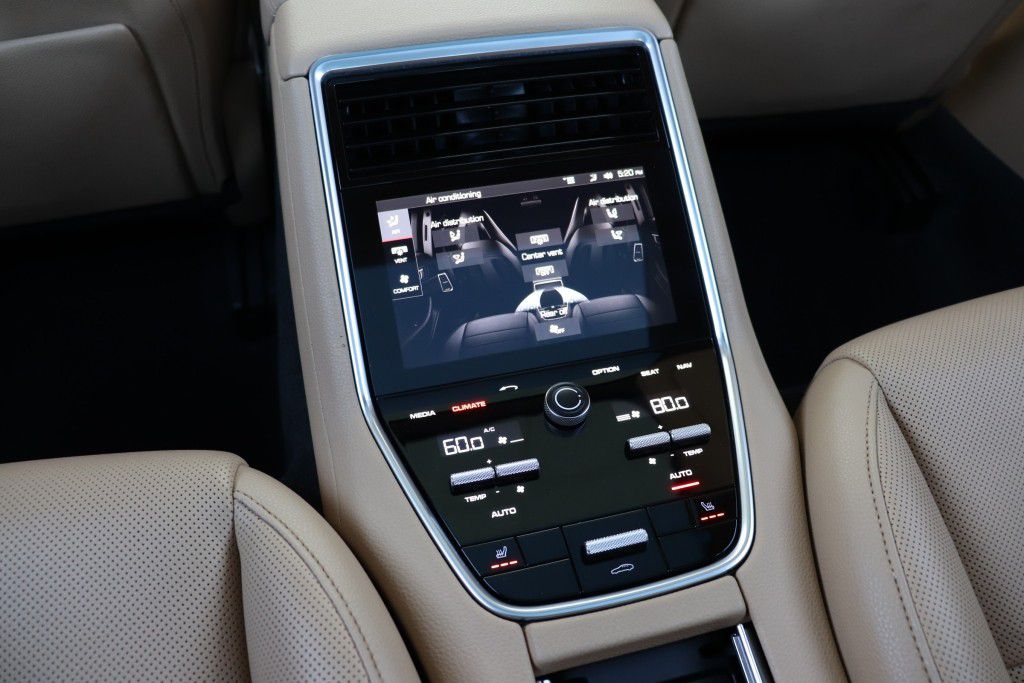 Photo 69 of this PORSCHE PANAMERA