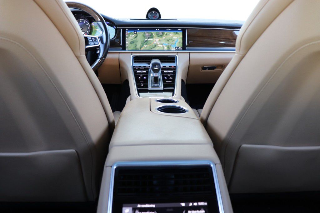 Photo 70 of this PORSCHE PANAMERA