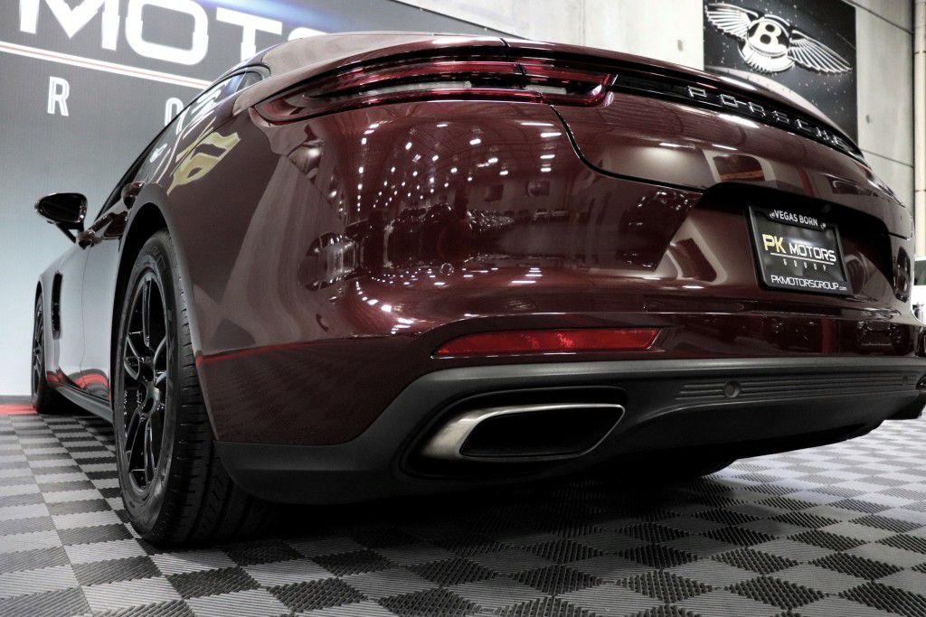 Photo 77 of this PORSCHE PANAMERA