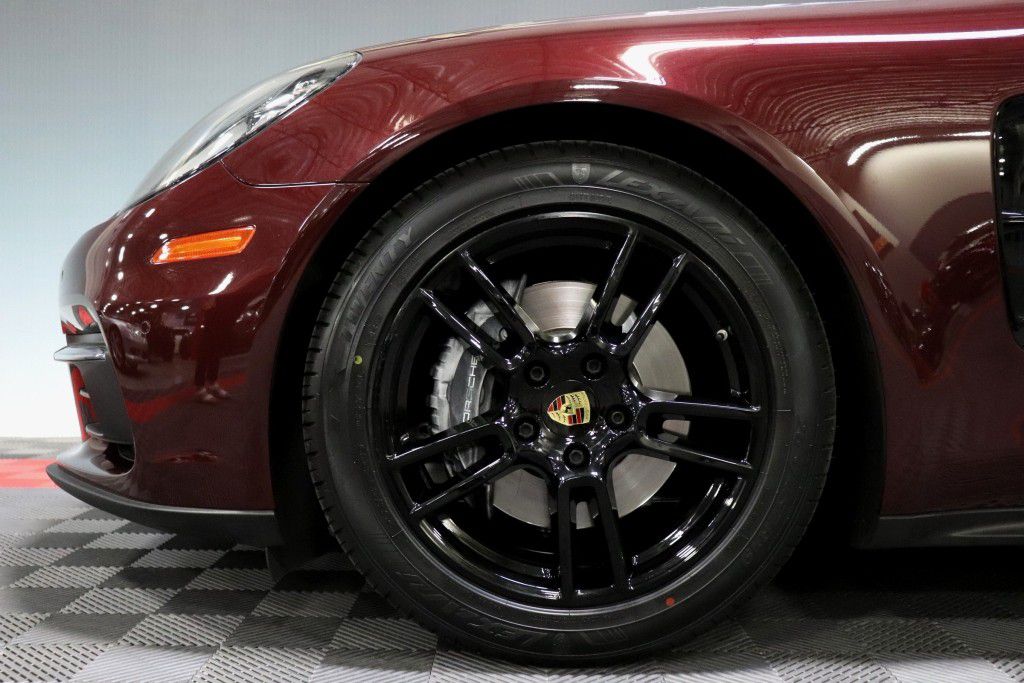 Photo 81 of this PORSCHE PANAMERA