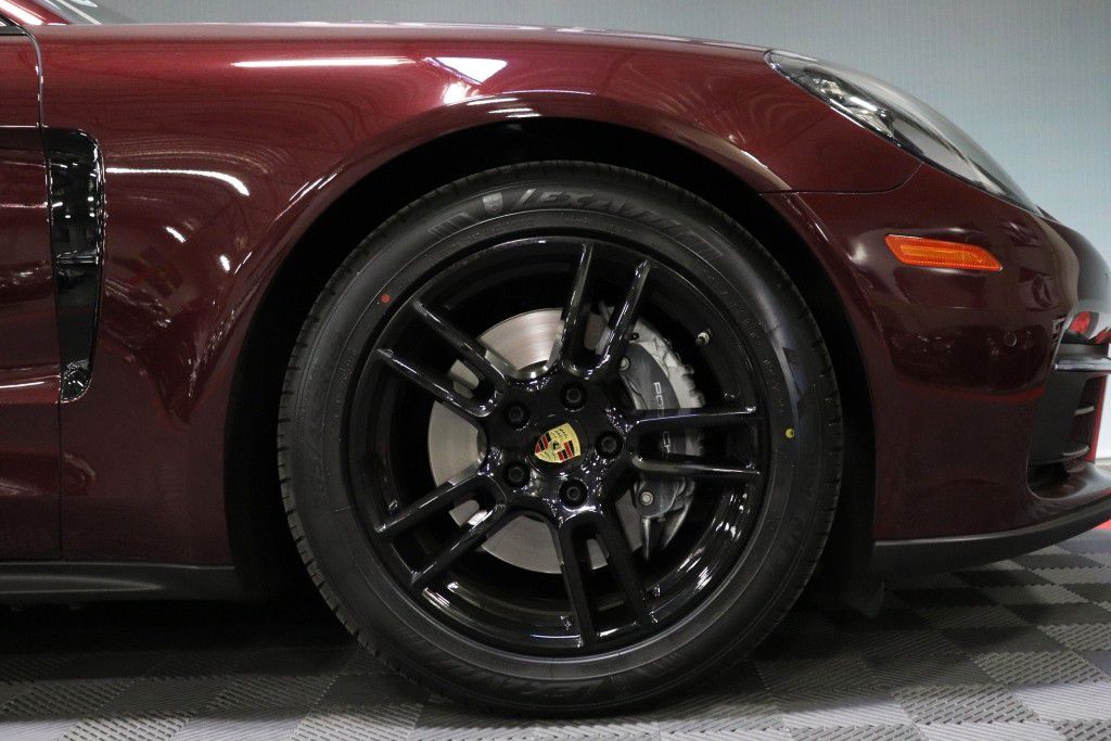 Photo 84 of this PORSCHE PANAMERA