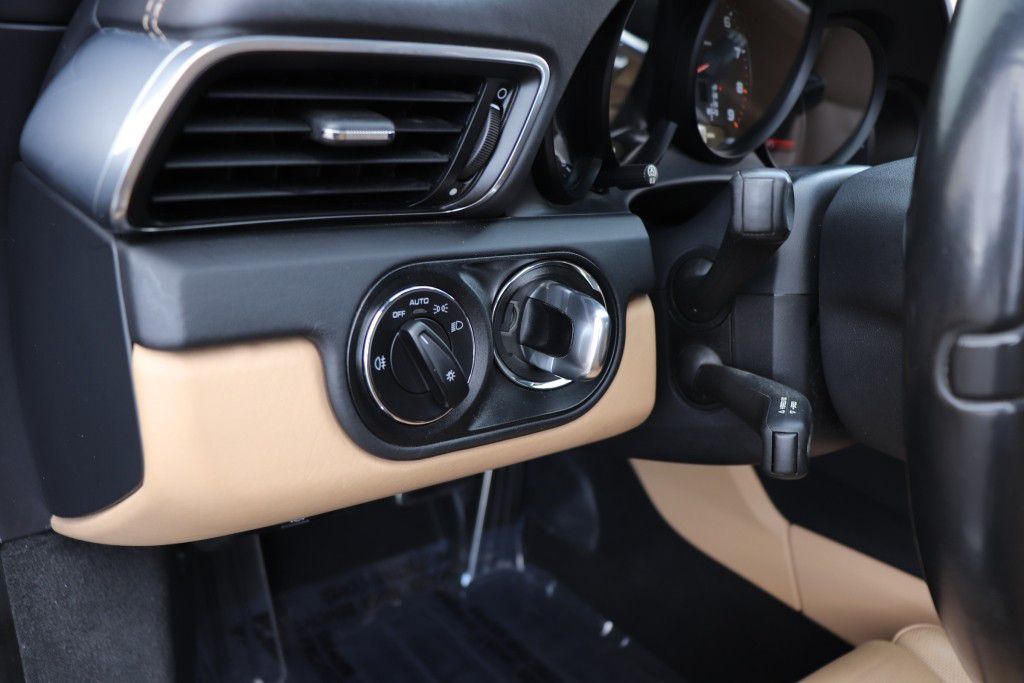 Photo 42 of this PORSCHE 911 CARRERA