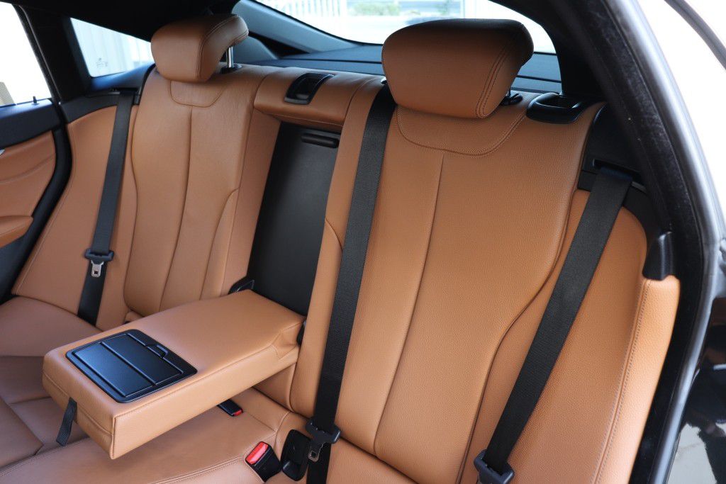 Photo 21 of this BMW 430I GRAN COUPE