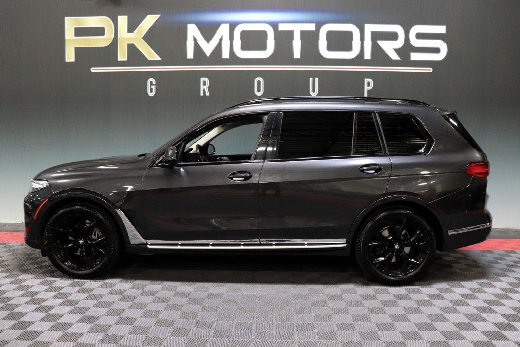 Photo 3 of this BMW X7 XDRIVE40I
