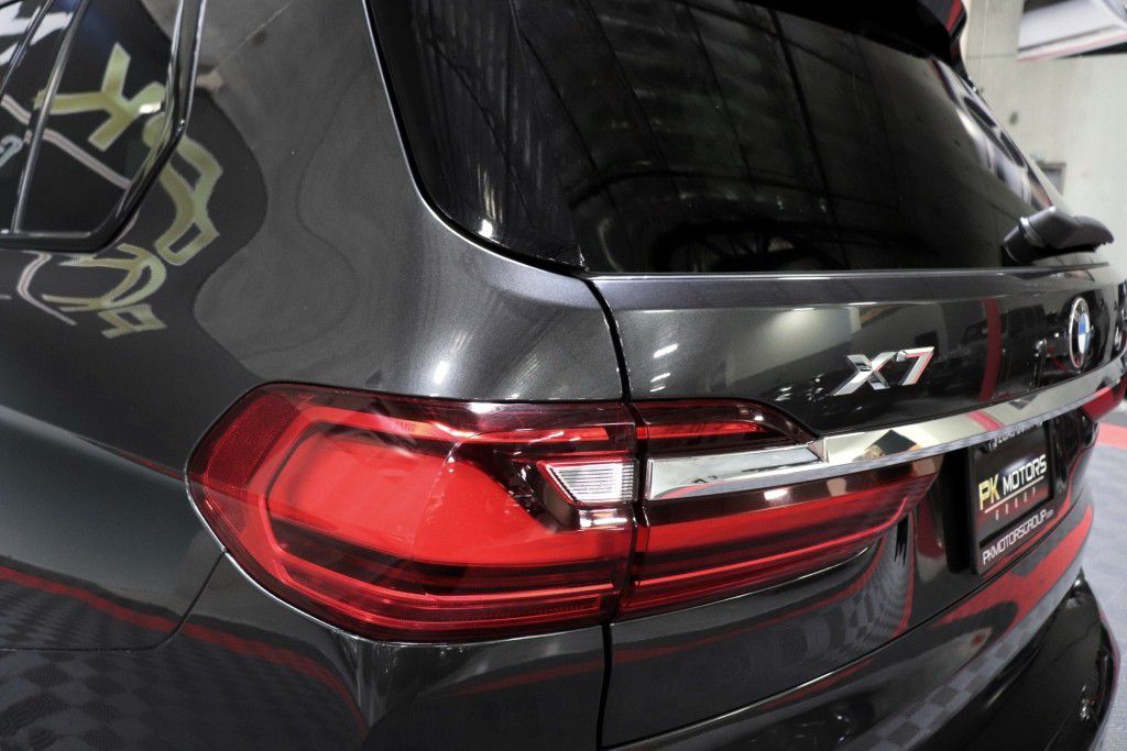 Photo 5 of this BMW X7 XDRIVE40I