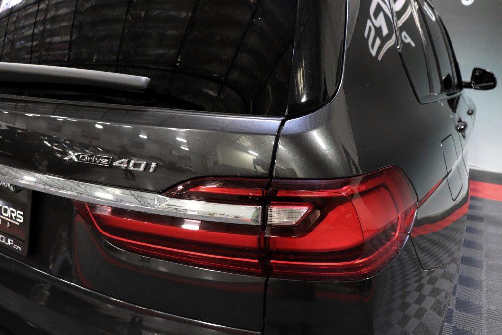 Photo 7 of this BMW X7 XDRIVE40I