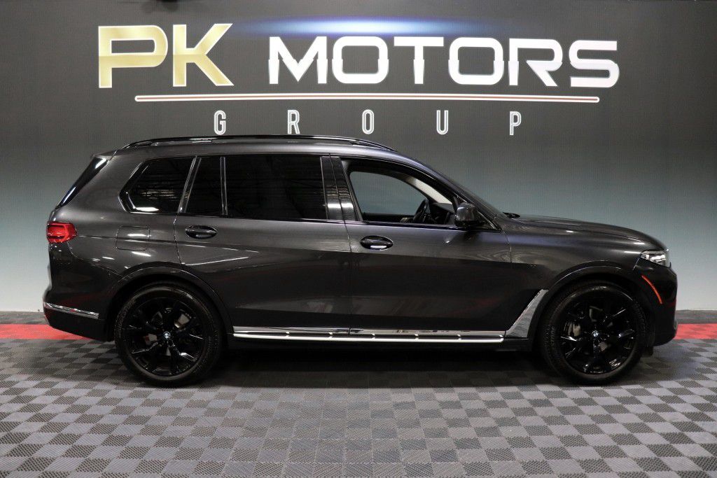 Photo 9 of this BMW X7 XDRIVE40I