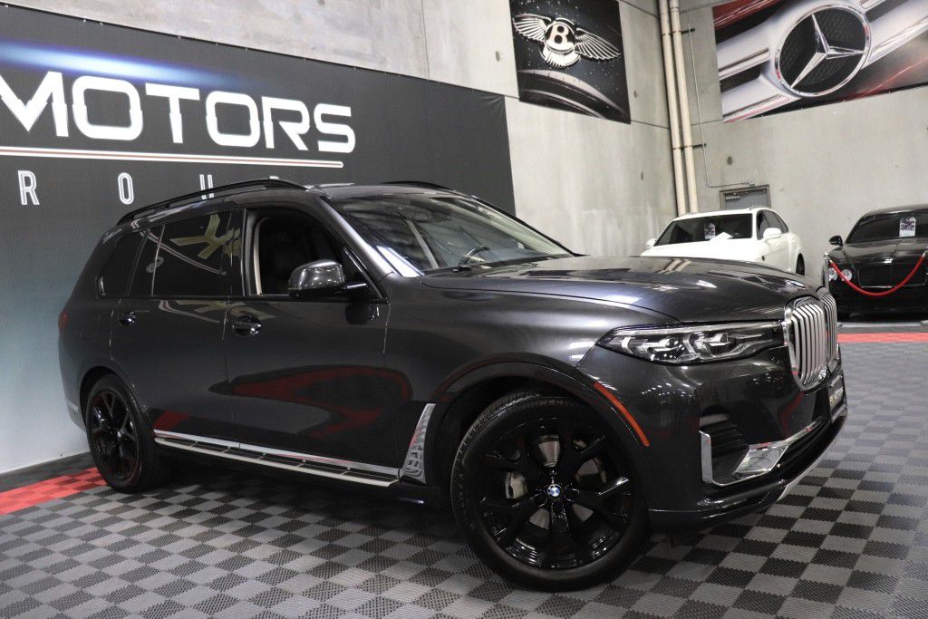 Photo 10 of this BMW X7 XDRIVE40I