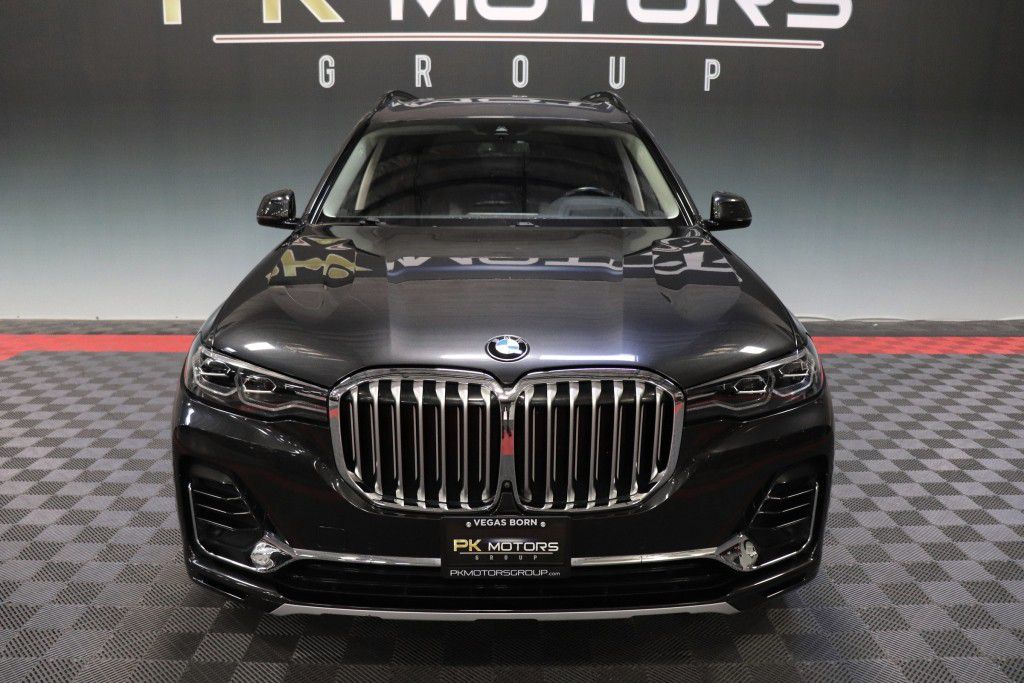 Photo 11 of this BMW X7 XDRIVE40I