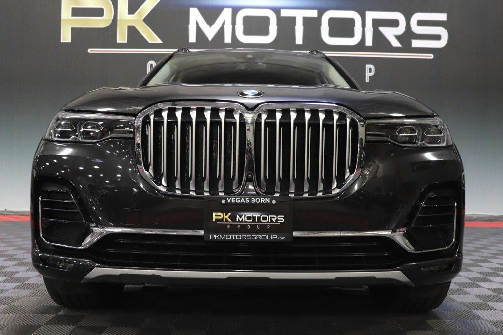 Photo 12 of this BMW X7 XDRIVE40I