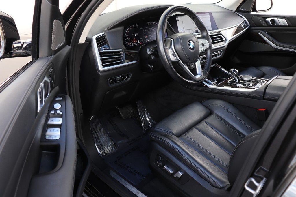 Photo 15 of this BMW X7 XDRIVE40I