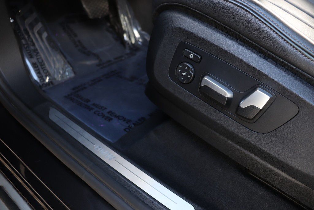 Photo 16 of this BMW X7 XDRIVE40I